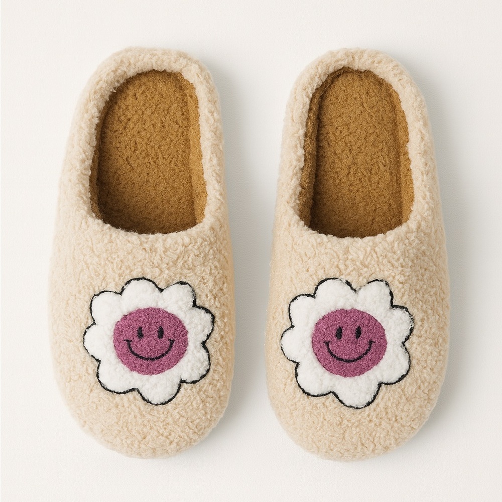 Wayland Square • NWT Cozy Sherpa Smiley Face Slippers
